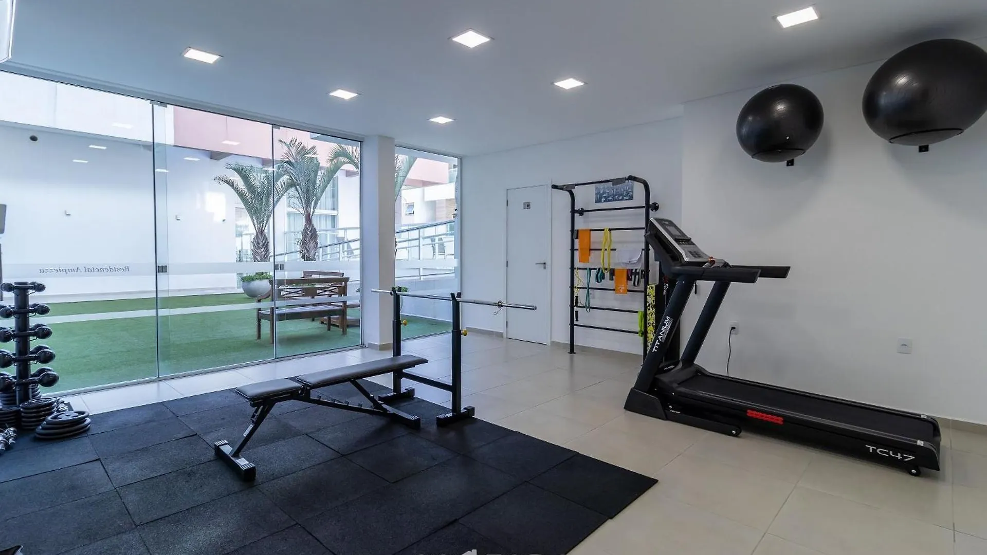 Apto Prox. A Praia E Ao Floripa Shopping Eaz305 Florianópolis